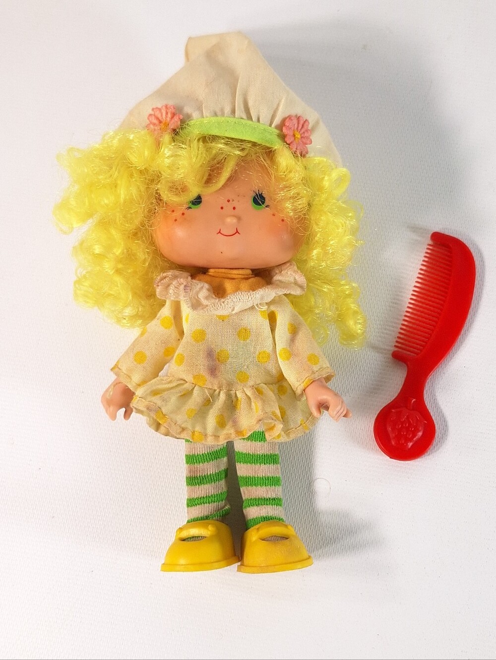 Vintage 1980 Kenner Strawberry Shortcake Lemon Meringue Doll Original Hat Comb